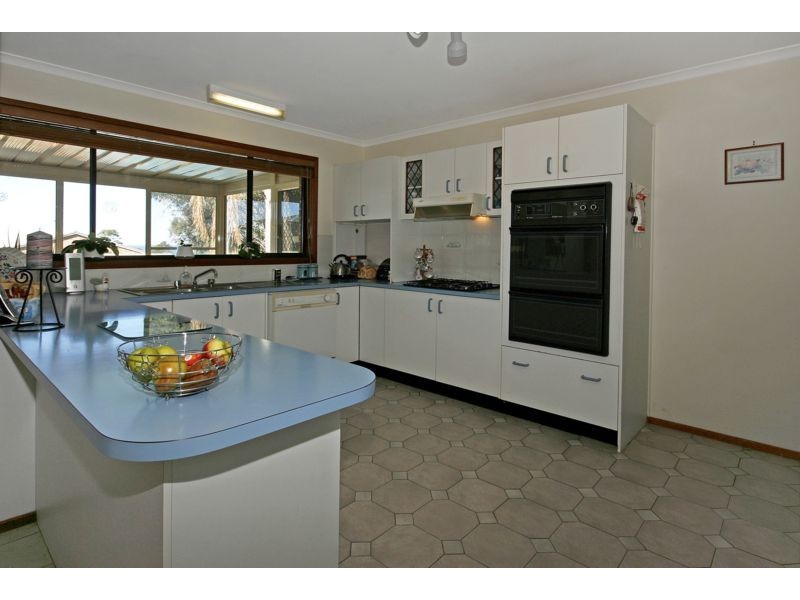15 Wills Crescent, Sunshine Bay NSW 2536