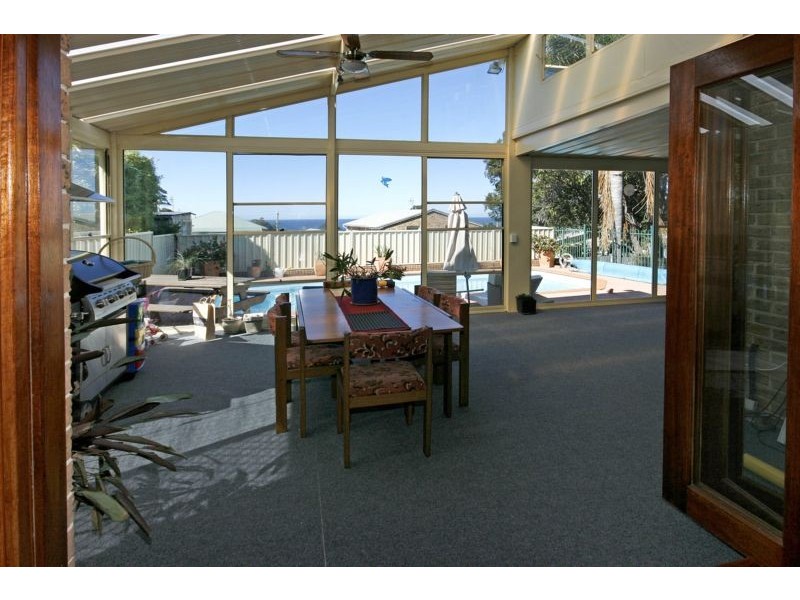 15 Wills Crescent, Sunshine Bay NSW 2536