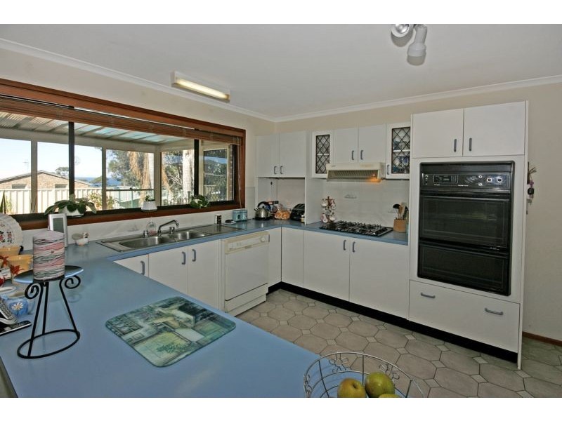 15 Wills Crescent, Sunshine Bay NSW 2536