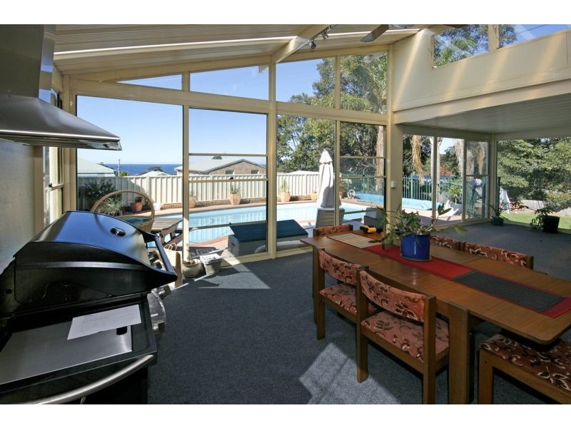 15 Wills Crescent, Sunshine Bay NSW 2536