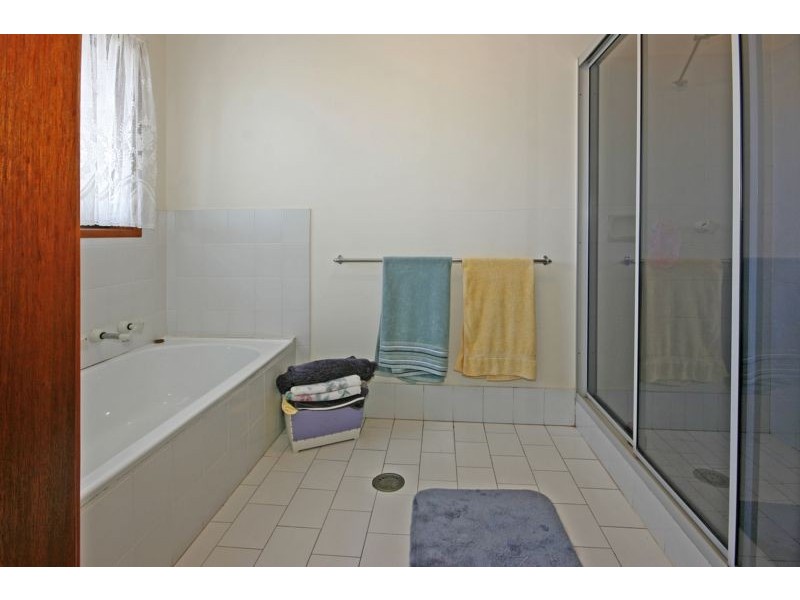 15 Wills Crescent, Sunshine Bay NSW 2536