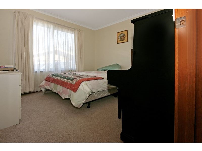 15 Wills Crescent, Sunshine Bay NSW 2536