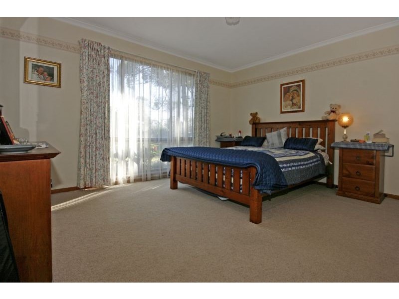 15 Wills Crescent, Sunshine Bay NSW 2536