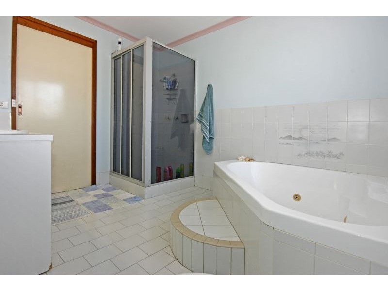 15 Wills Crescent, Sunshine Bay NSW 2536