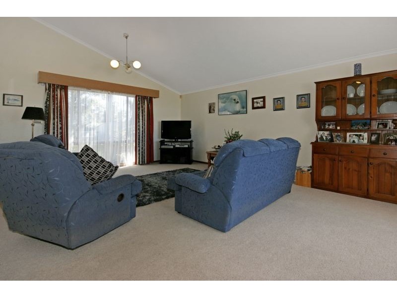 15 Wills Crescent, Sunshine Bay NSW 2536