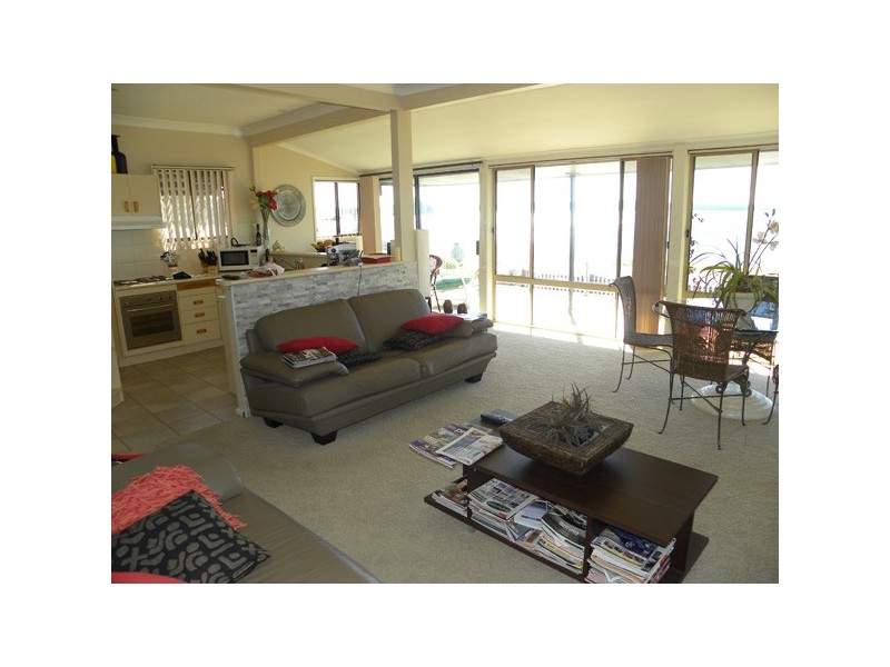 362 Beach Road, Batehaven NSW 2536