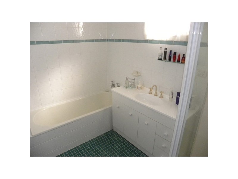 362 Beach Road, Batehaven NSW 2536