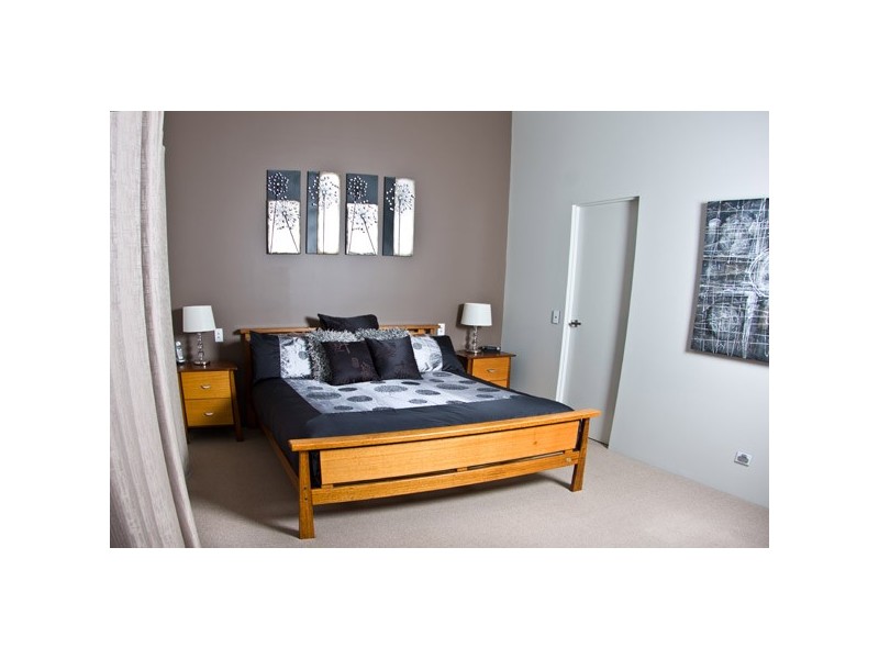 8 Hunter Place, Sunshine Bay NSW 2536