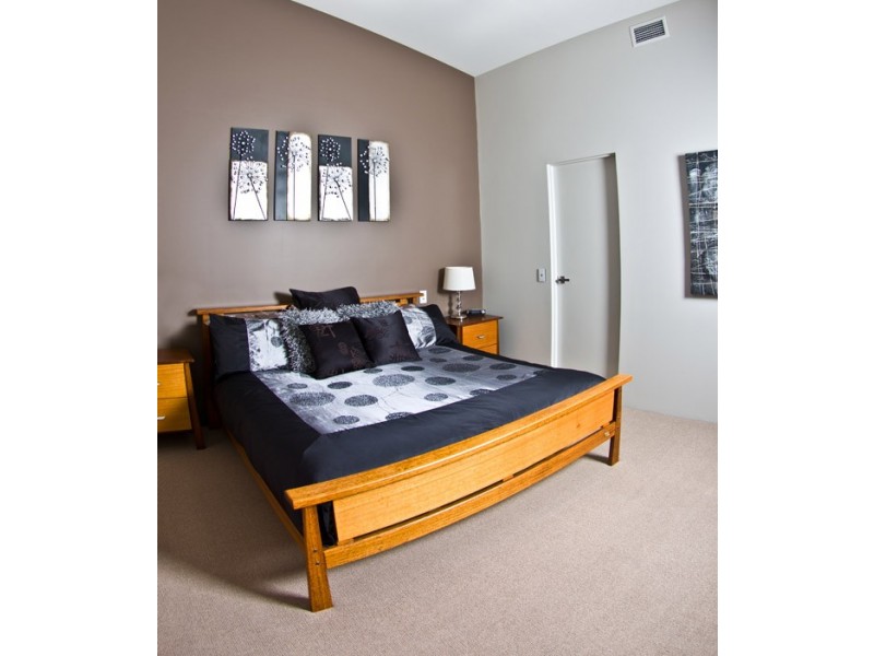 8 Hunter Place, Sunshine Bay NSW 2536