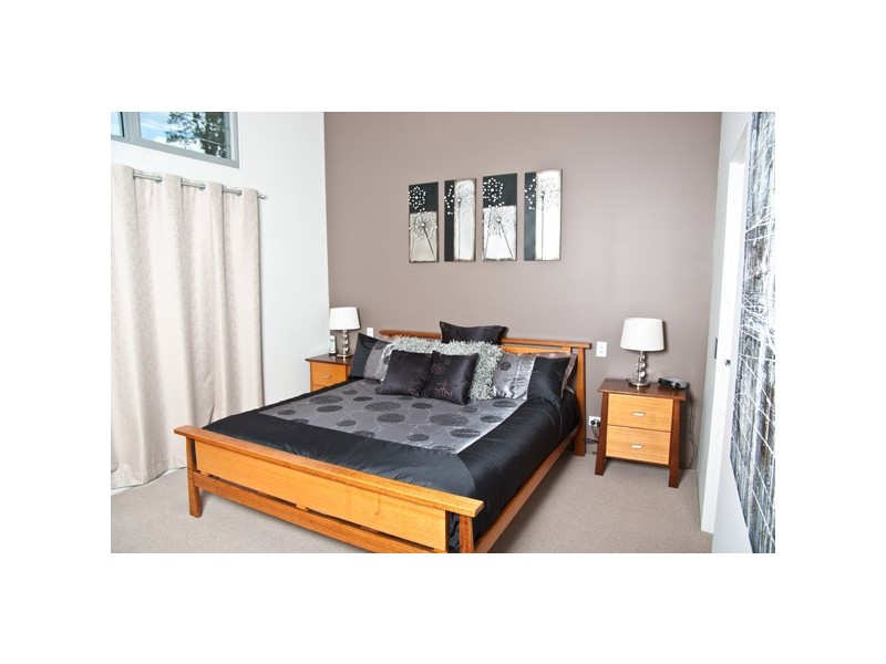 8 Hunter Place, Sunshine Bay NSW 2536