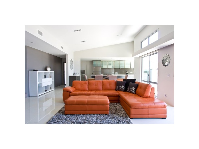 8 Hunter Place, Sunshine Bay NSW 2536