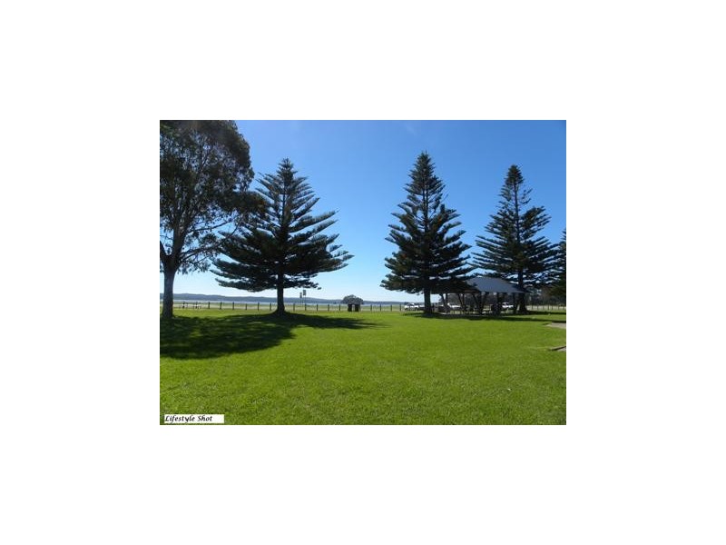 18 Clare Crescent, Batehaven NSW 2536