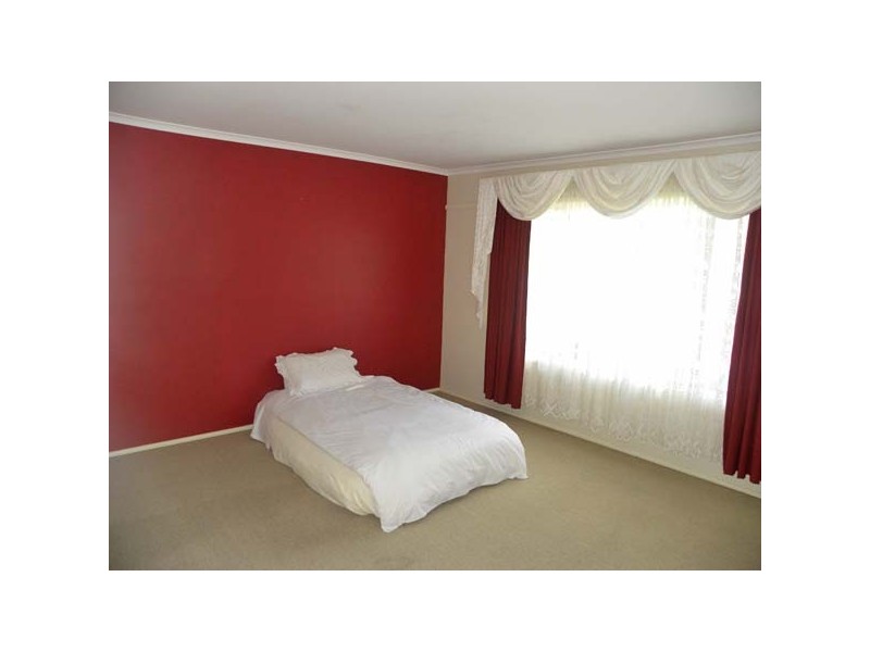 15 Pleasurelea Dr, Sunshine Bay NSW 2536