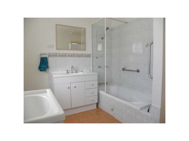 15 Pleasurelea Dr, Sunshine Bay NSW 2536