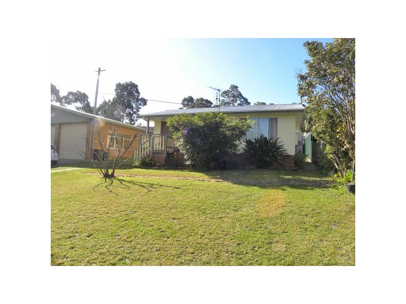15 Pleasurelea Dr, Sunshine Bay NSW 2536