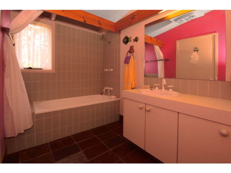 20 Beechwood Court, Sunshine Bay NSW 2536