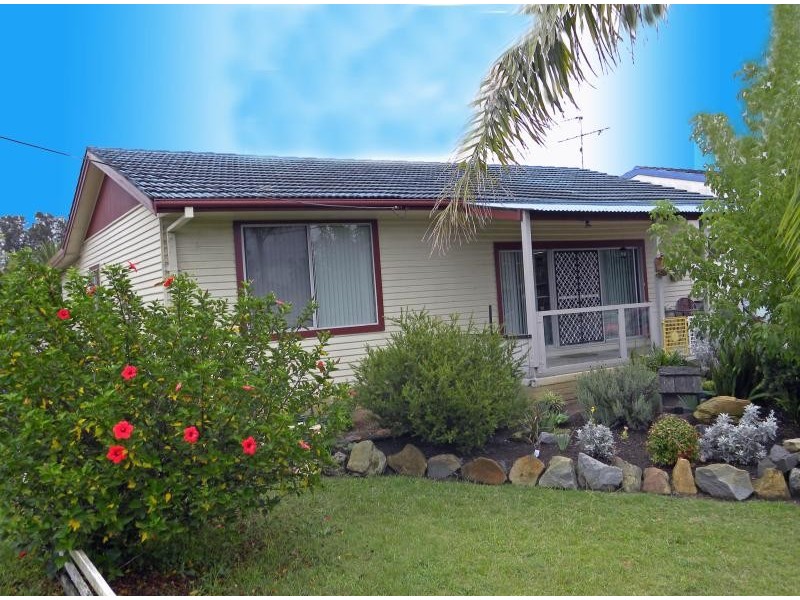 128 Beach Rd, Batemans Bay NSW 2536