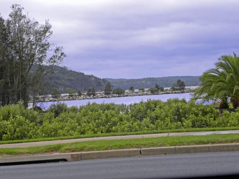 128 Beach Rd, Batemans Bay NSW 2536