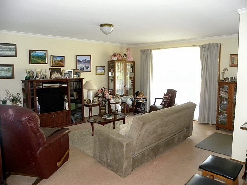2 Thomas Mitchell Crescent, Sunshine Bay NSW 2536