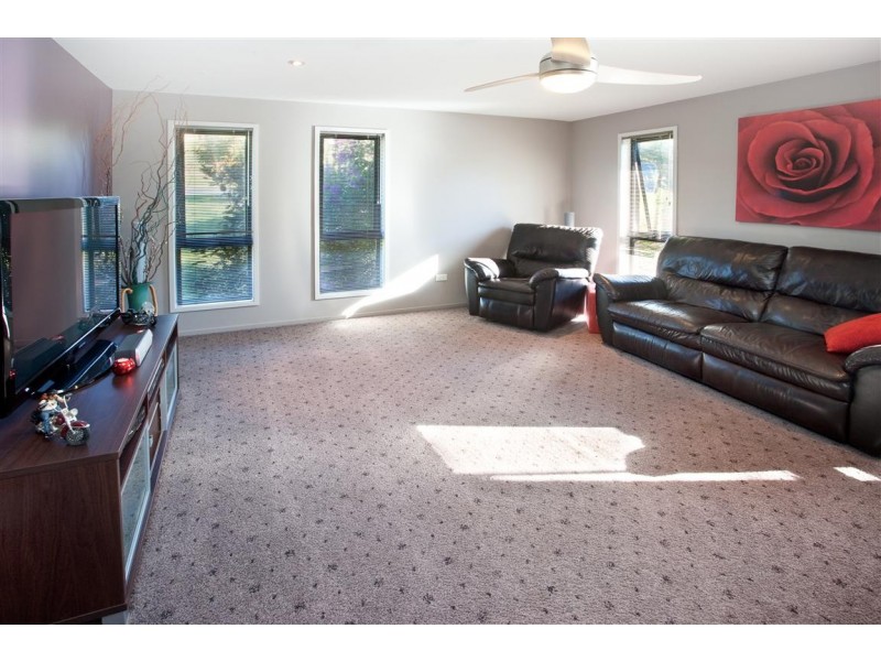 7 Oakwood Way, Catalina NSW 2536