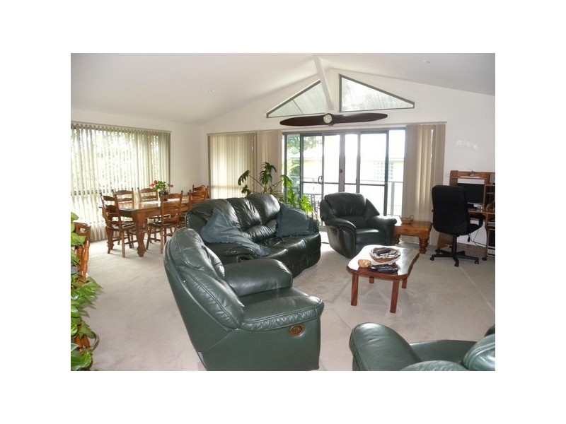 3 Eric Fenning Dr, Surf Beach NSW 2536