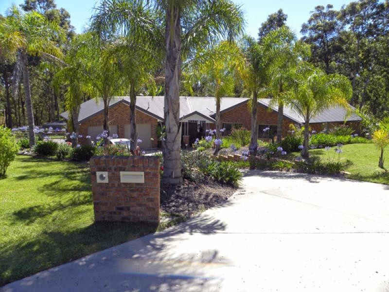 5 Burri Palm Road, Surfside NSW 2536