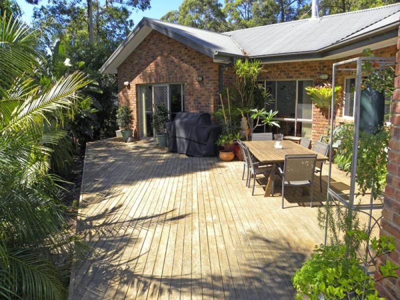 5 Burri Palm Road, Surfside NSW 2536