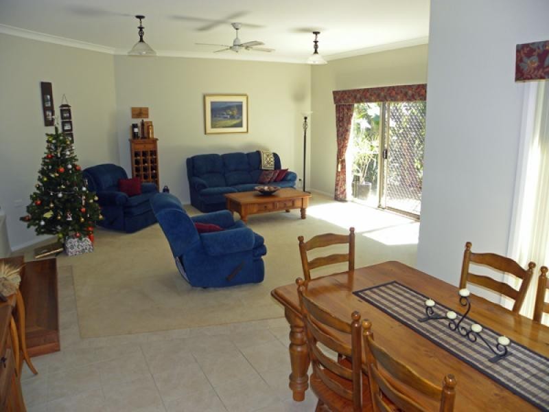 5 Burri Palm Road, Surfside NSW 2536