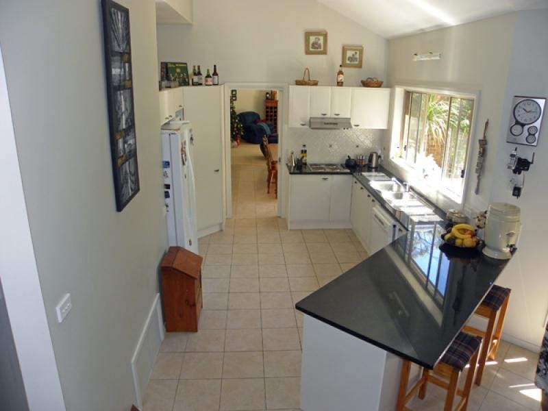 5 Burri Palm Road, Surfside NSW 2536