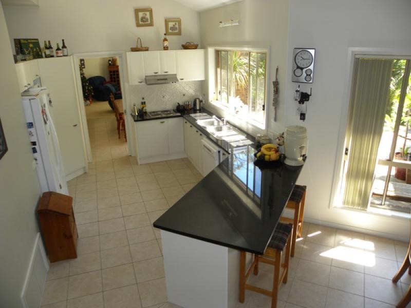 5 Burri Palm Road, Surfside NSW 2536