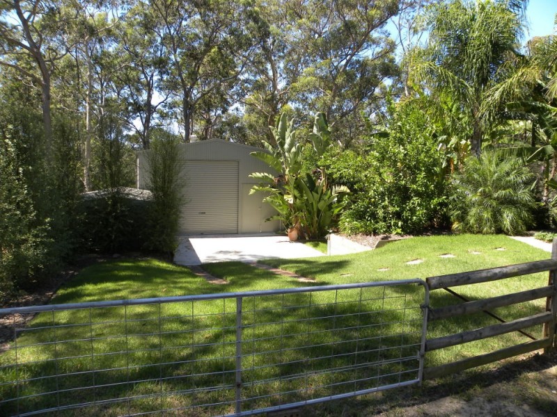 5 Burri Palm Road, Surfside NSW 2536