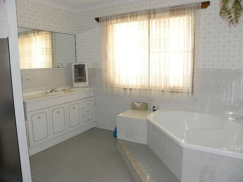 38 Thomas Mitchell Crescent, Sunshine Bay NSW 2536