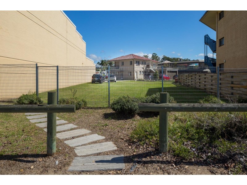 17 Beach Road, Batemans Bay NSW 2536