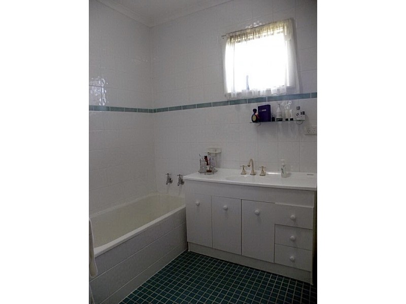 362 Beach Road, Batehaven NSW 2536