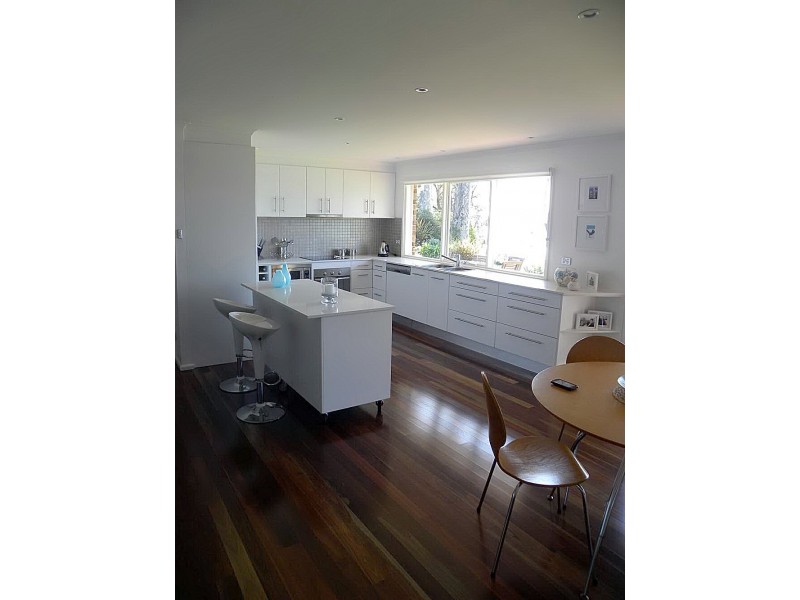 25 Bronte Crescent, Sunshine Bay NSW 2536