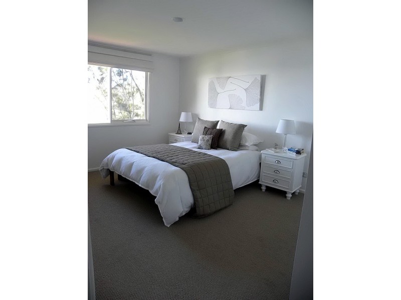 25 Bronte Crescent, Sunshine Bay NSW 2536