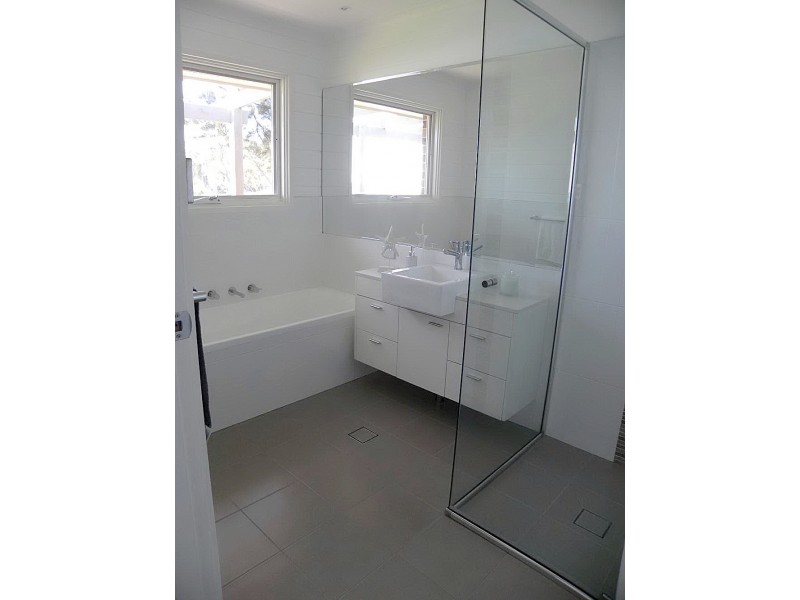 25 Bronte Crescent, Sunshine Bay NSW 2536