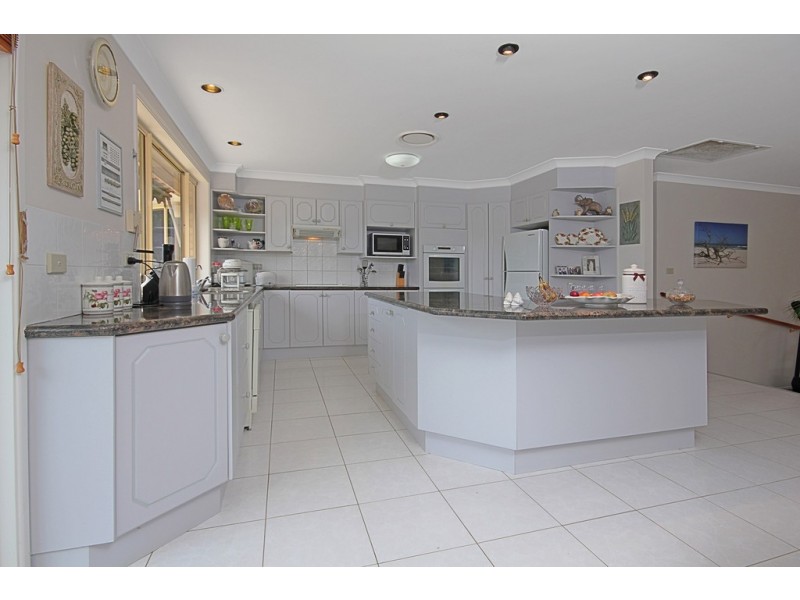 1 Bellbird Close, Surfside NSW 2536