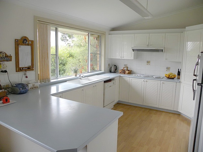42 Dell Parade, Moruya Heads NSW 2537