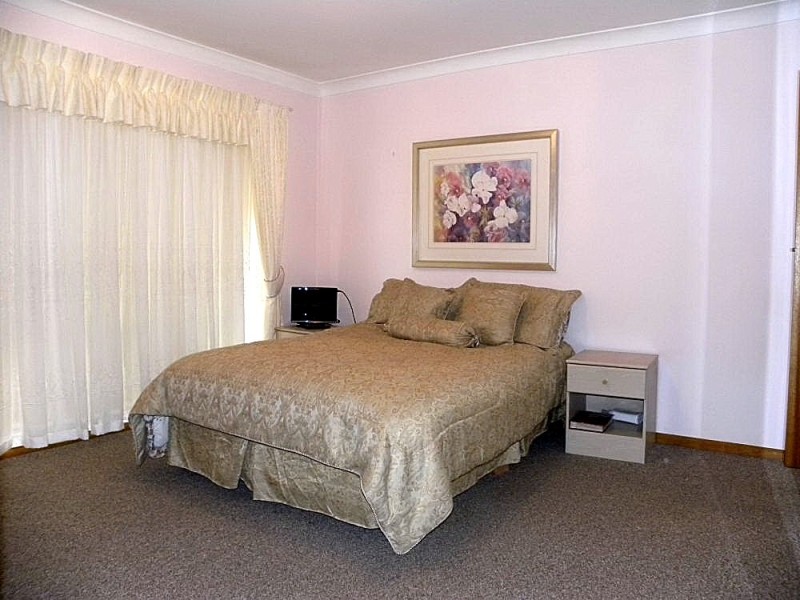 4/4 Eric Fenning Drive, Surf Beach NSW 2536