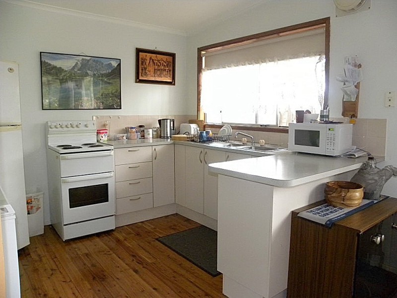 22 Berrima Parade, Surfside NSW 2536