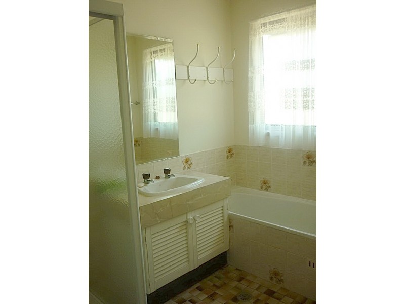 13 Kingston Parade, Tomakin NSW 2537