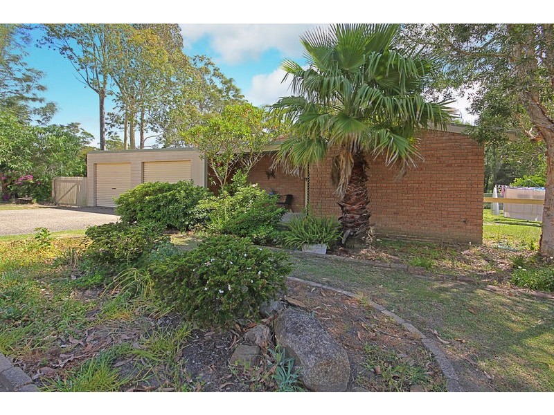 30 Karoola Crescent, Surfside NSW 2536