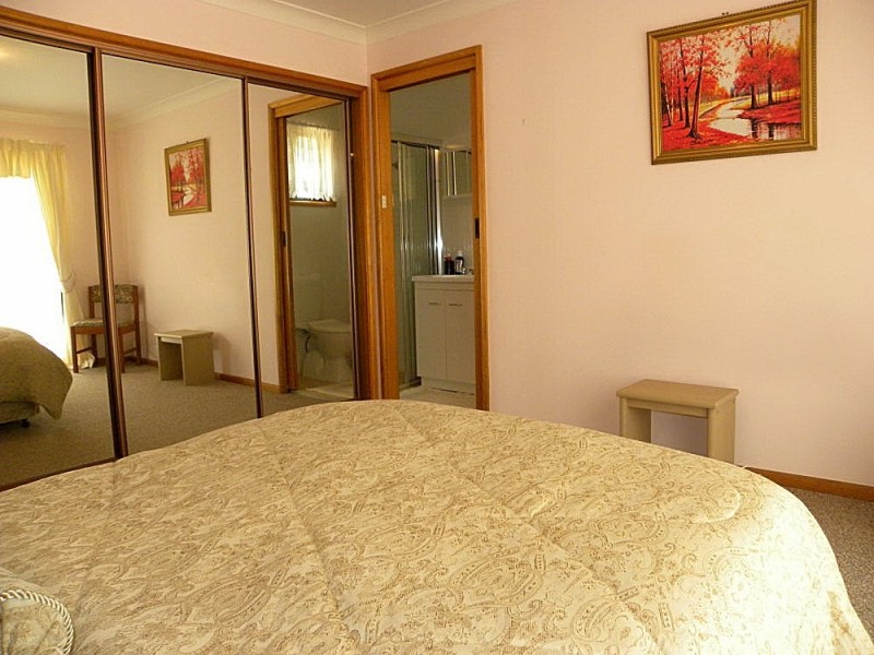 4/4 Eric Fenning Drive, Surf Beach NSW 2536