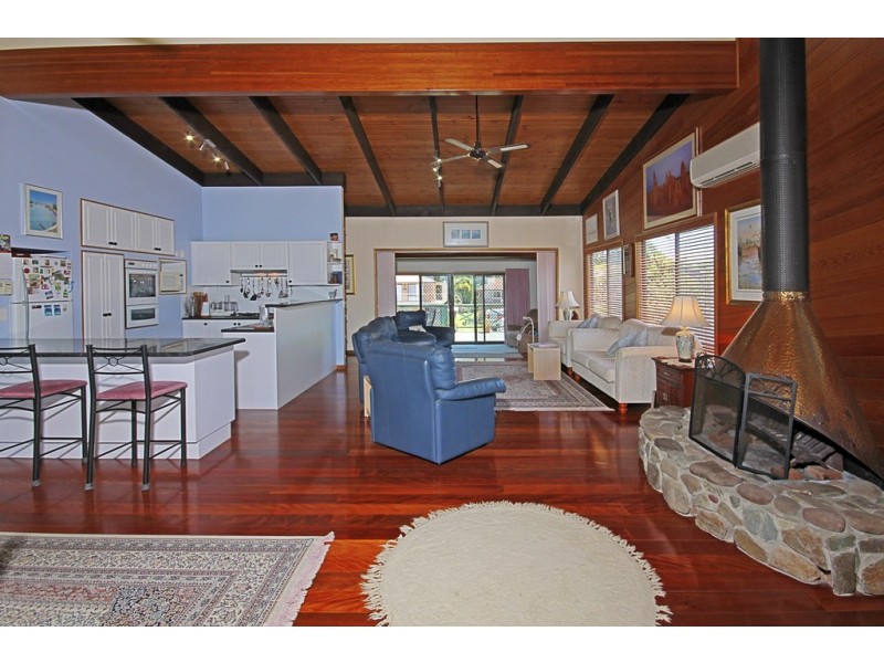 16 Myamba Parade, Surfside NSW 2536