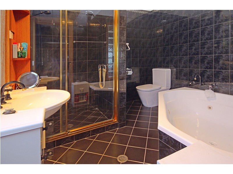 16 Myamba Parade, Surfside NSW 2536