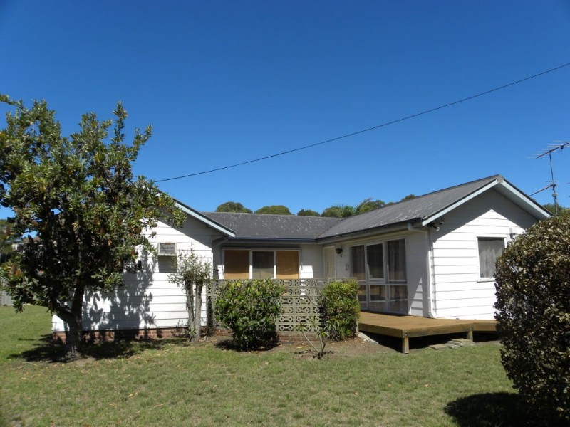 6 Bavarde Avenue, Batemans Bay NSW 2536
