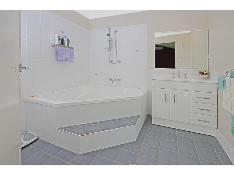 144 Edward Road, Batehaven NSW 2536