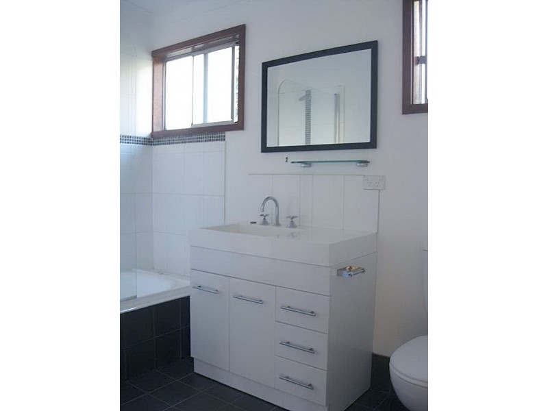 22 Berrima Parade, Surfside NSW 2536