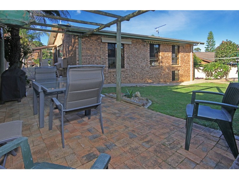 12 Johnson Place, Surf Beach NSW 2536